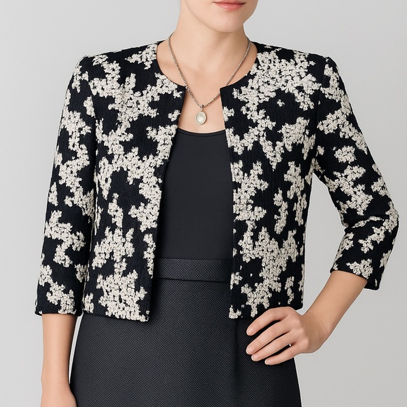 St. John Black & White Bouclé Cropped Jacket - Silk Lined - Size Small - Picture 8 of 8